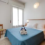 Numi Hotel 2*