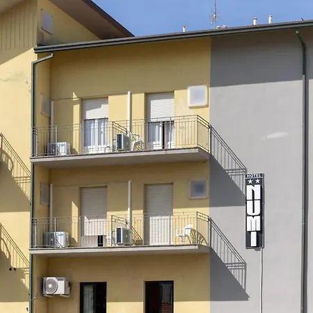 Numi Hotel 2*